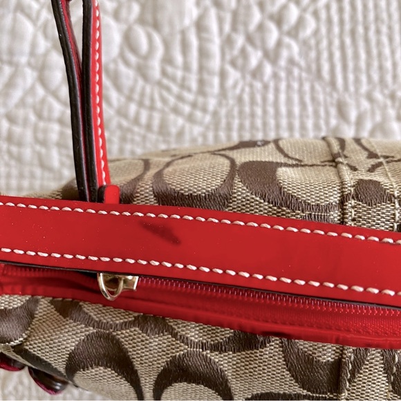 Adorable COACH Signature Collection mini handbag/wristlet with flower appliqué - Picture 13 of 16